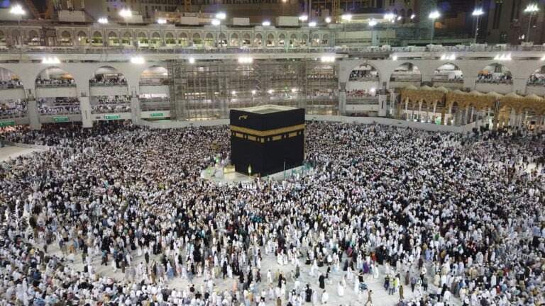 Muslims performing their Umrah while doing tawaf kaaba